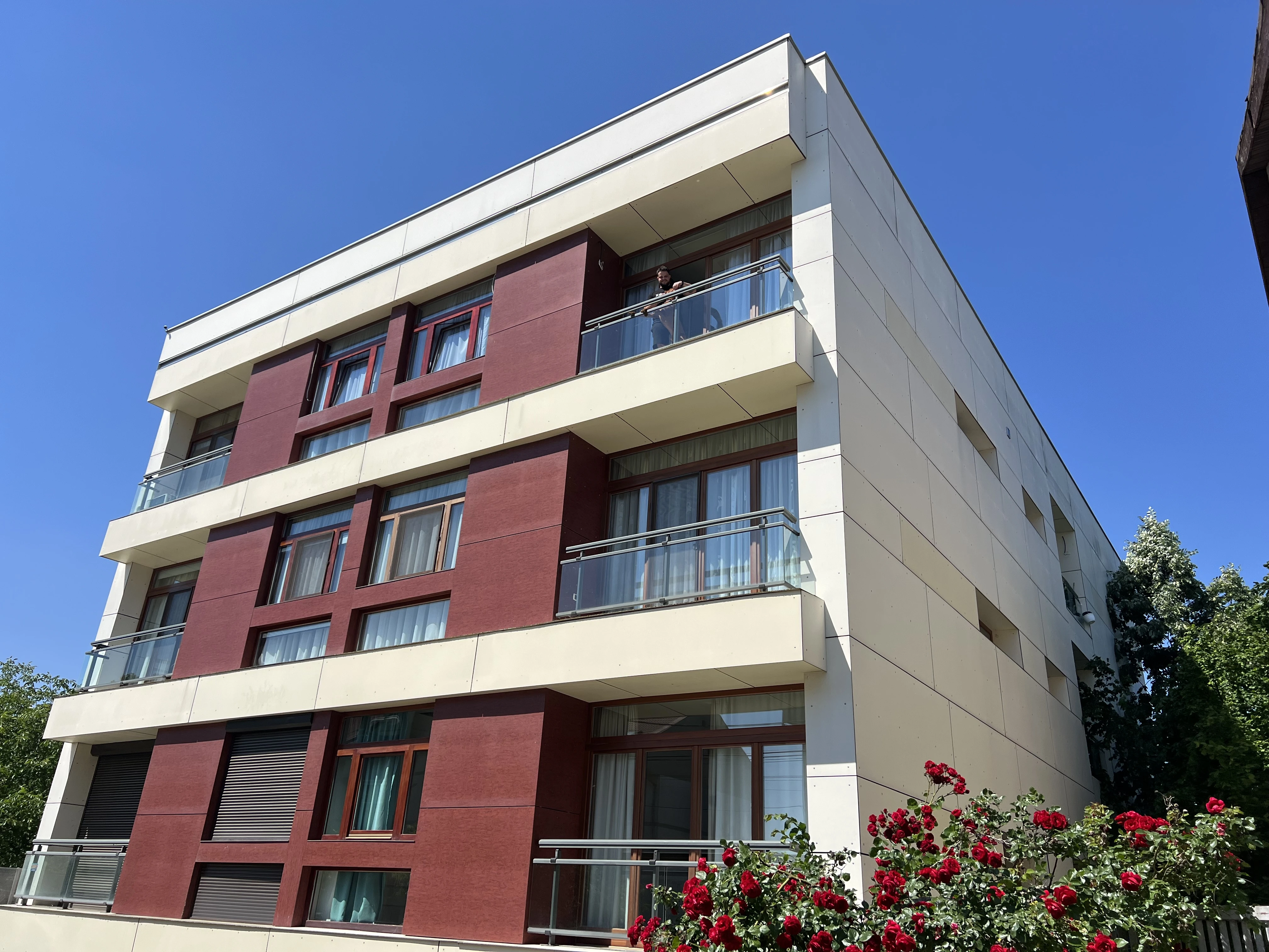 Condominiu Miloia — fotografie a fațadei realizate